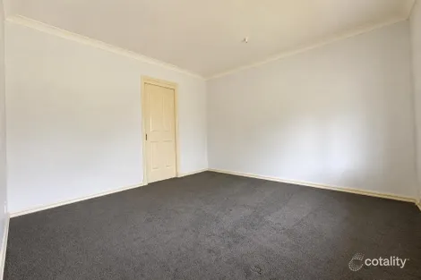 Property photo of 3 Klein Crescent Roxburgh Park VIC 3064