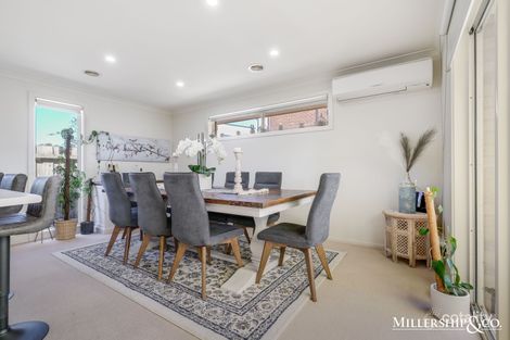 Property photo of 2/5 Kelvin Grove South Morang VIC 3752