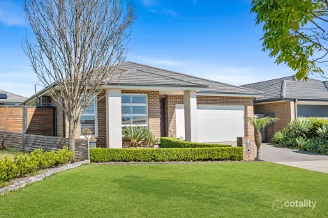 8 Leeds St, Oran Park, NSW 2570