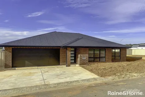 19 Wyoming Ave, Gobbagombalin, NSW 2650