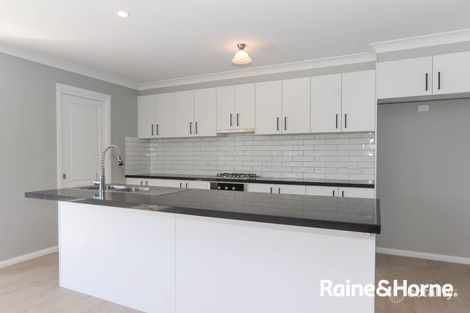 Property photo of 11 Newlands Crescent Kelso NSW 2795
