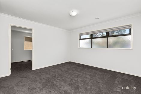 Property photo of 10 Grattan Cove Craigieburn VIC 3064