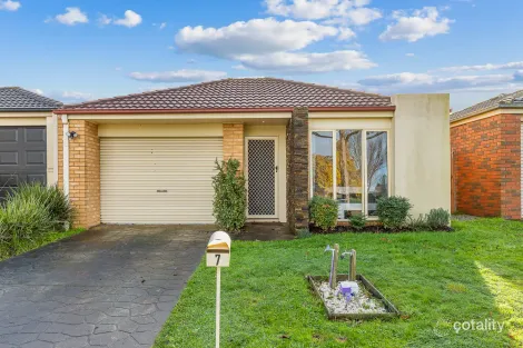 Property photo of 7 Saltram Court Cranbourne East VIC 3977