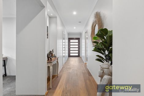 8 Halite Way, Treeby, WA 6164