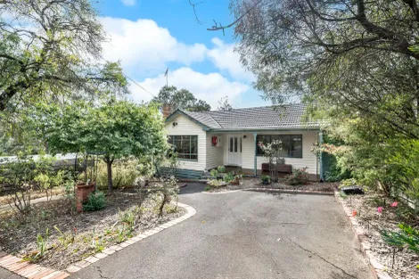 1/3 Nicholson Cl, Research, VIC 3095