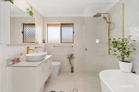 Property photo of 6 Hotham Close Parkhurst QLD 4702