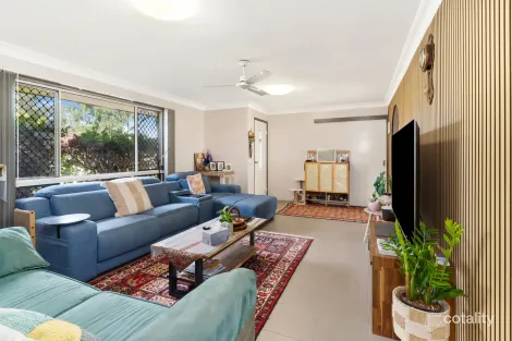 Property photo of 6 Hotham Close Parkhurst QLD 4702