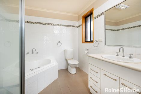 Property photo of 7 Brownlow Drive Bourkelands NSW 2650