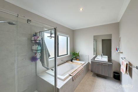 Property photo of 28 Lampard Street Armstrong Creek VIC 3217