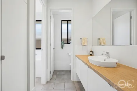 Property photo of 7 Pitcher Place Woodcroft SA 5162