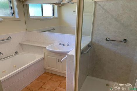 Property photo of 9 Rees Close Drouin VIC 3818