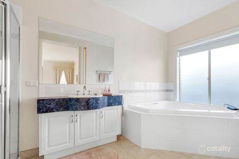 Property photo of 18 Wattle Valley Drive Hillside VIC 3037