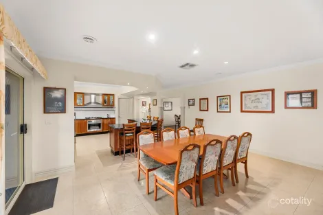 Property photo of 7 Golders Green Walk Caroline Springs VIC 3023