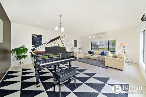 Property photo of 6 Toolagal Place Jerrabomberra NSW 2619