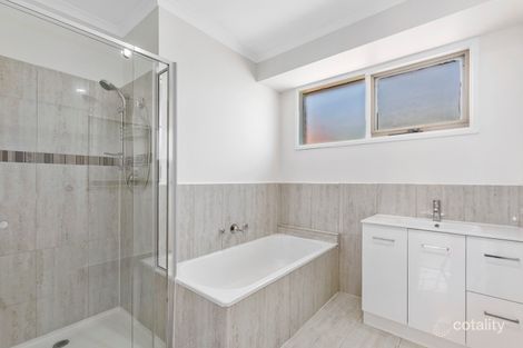 Property photo of 36 Collins Crescent Berwick VIC 3806