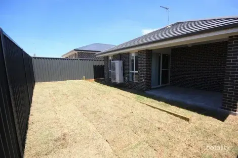 Property photo of 6 Norfolk Boulevard Spring Farm NSW 2570