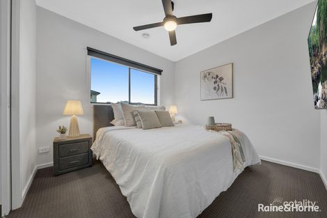 Property photo of 18 Solar Close Cranbourne East VIC 3977