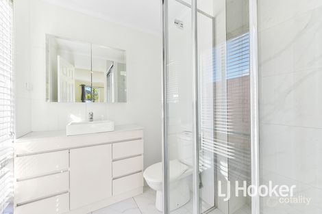 Property photo of 3 Mariner Close Cranbourne North VIC 3977