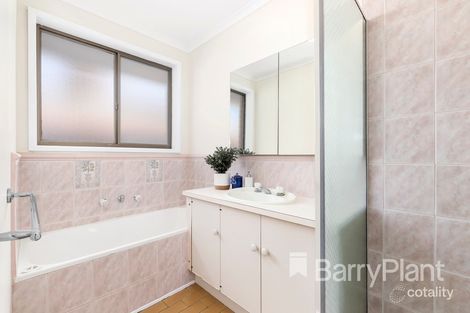 Property photo of 4 Hales Court Mill Park VIC 3082
