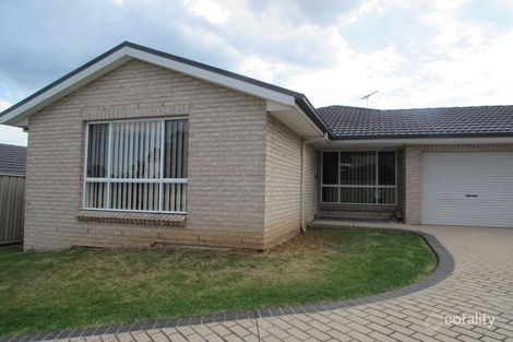 17 St Mark Cl, Blair Athol, NSW 2560