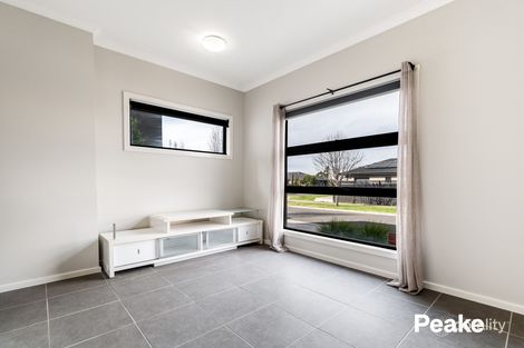 Property photo of 2A Easter Way Cranbourne East VIC 3977