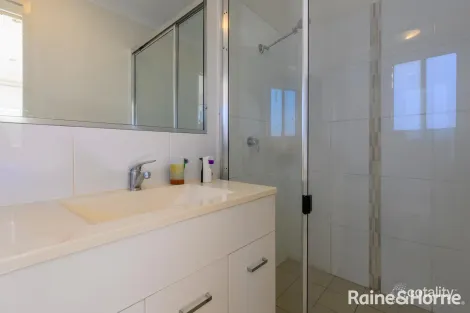 Property photo of 4/9 Cavella Drive Glen Eden QLD 4680