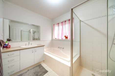 Property photo of 2 Kailah Court Narre Warren South VIC 3805