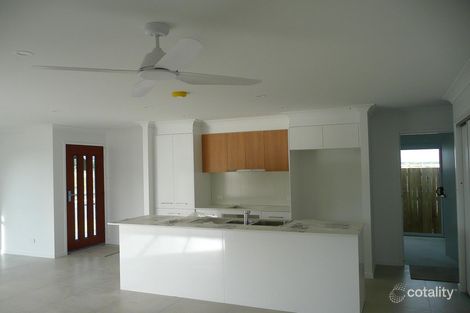 Property photo of 1/111 Fairbourne Terrace Pimpama QLD 4209