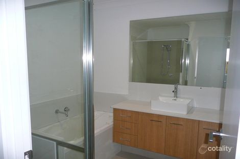 Property photo of 1/111 Fairbourne Terrace Pimpama QLD 4209