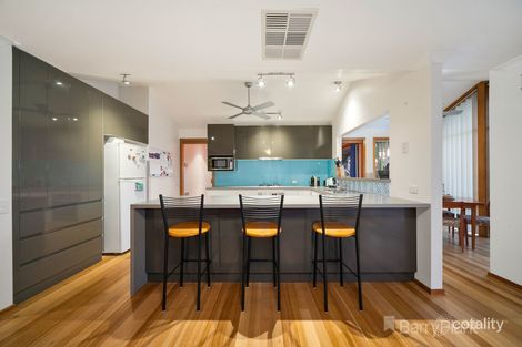 Property photo of 1 Fairmead Place Narre Warren South VIC 3805