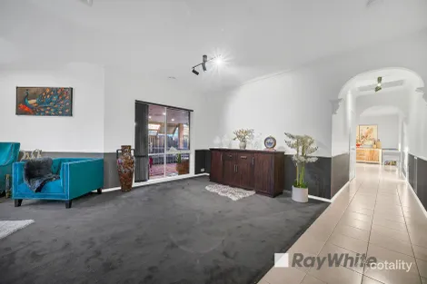 Property photo of 10 Galway Place Cranbourne VIC 3977