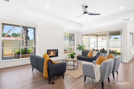 15 Mountain Ash Dr, Hackham, SA 5163