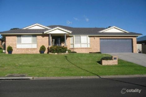 8 Dampier Ct, Lake Cathie, NSW 2445