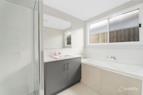 Property photo of 3 Box Drive Cotswold Hills QLD 4350