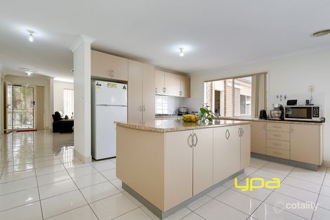 Property photo of 11 Peartree Court Roxburgh Park VIC 3064