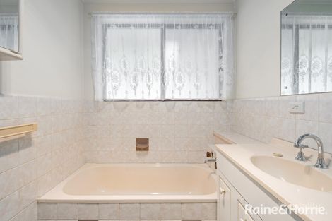 8 Claire Ave, Morphett Vale, SA 5162