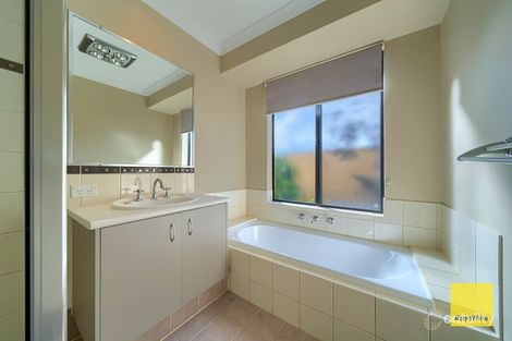 Property photo of 17 Grandis Way Yakamia WA 6330