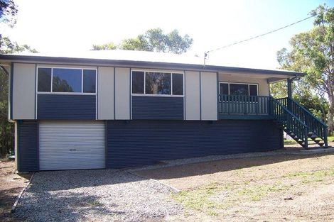 15 Rhodes St, Macleay Island, QLD 4184