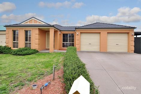 10 Heysen Pkwy, Caroline Springs, VIC 3023