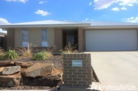 Property photo of 1 Tingwell Place Lloyd NSW 2650