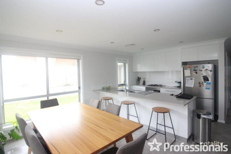 Property photo of 1 Tingwell Place Lloyd NSW 2650