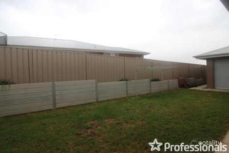 Property photo of 1 Tingwell Place Lloyd NSW 2650