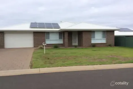 Property photo of 13 Dunheved Circle Dubbo NSW 2830