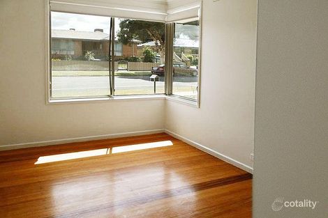 Property photo of 4 Essex Park Drive Endeavour Hills VIC 3802