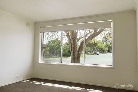 Property photo of 4 Essex Park Drive Endeavour Hills VIC 3802