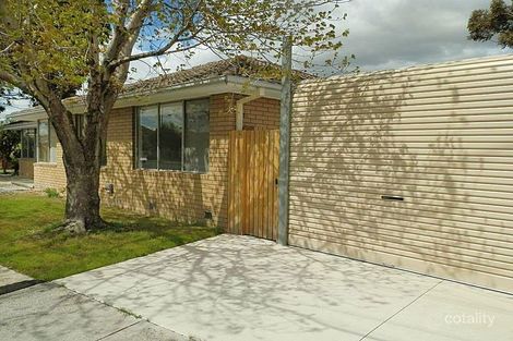 Property photo of 4 Essex Park Drive Endeavour Hills VIC 3802