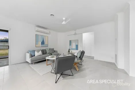 Property photo of 30 Winneke Way Pakenham VIC 3810