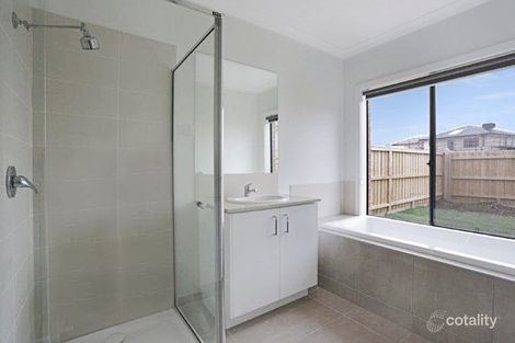 Property photo of 24 Bensonhurst Parade Point Cook VIC 3030