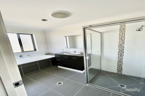 Property photo of 32 Bridgeman Parade Chinchilla QLD 4413