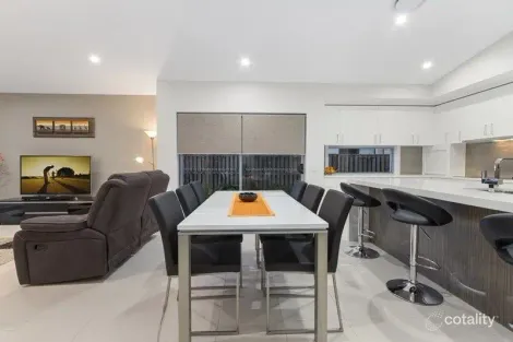 Property photo of 32 Paluma Crescent Pimpama QLD 4209